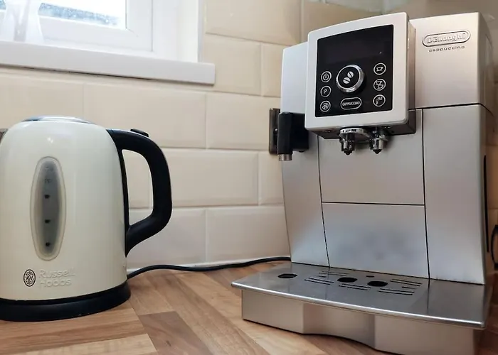 Spacious Pontcanna Apartment, Driveway Parking & 10 Min To City Centre